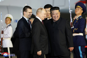 이제 北 군사력 “+러시아”?...푸틴‧김정은 ‘어색한 밀착’