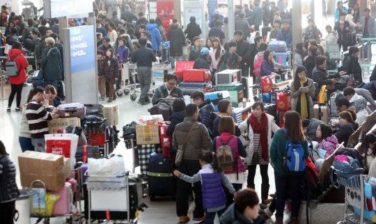 설연휴 인천공항 북새통