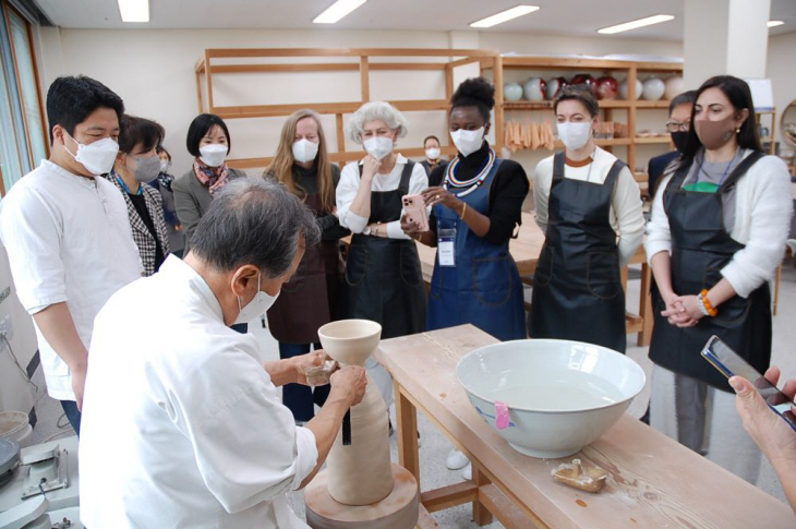 주한대사부인회 대표단, 문경시 ‘영남요’ 방문