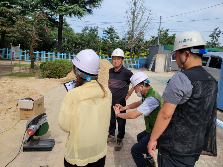 상주 낙운중학교 다목적강당 증축 공사현장을 점검