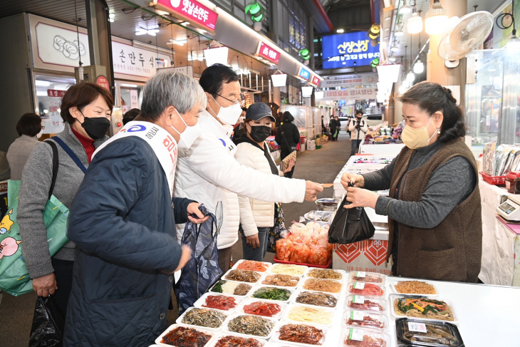 이현재 하남시장 28일 전통시장 격려방문1