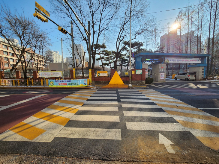 하남시 창우초등학교 앞 횡단보도 신호등 설치