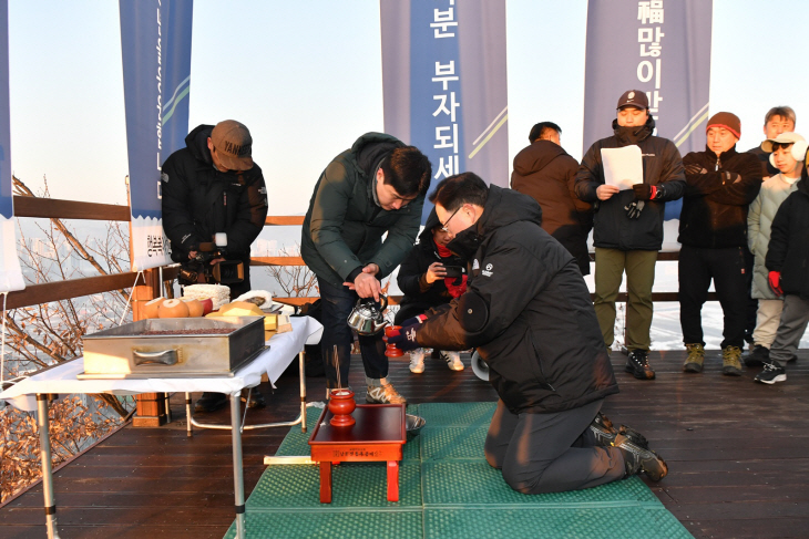 강수현 양주시장 독바위 정상에서 신년기원제 참여