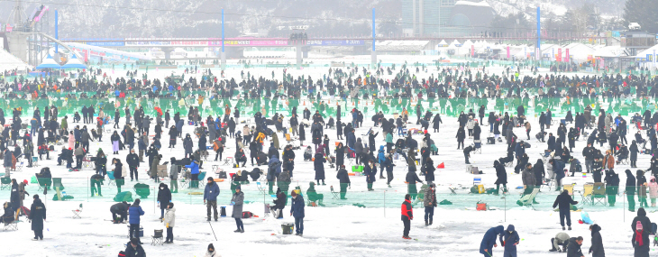 산천어축제-얼음낚시