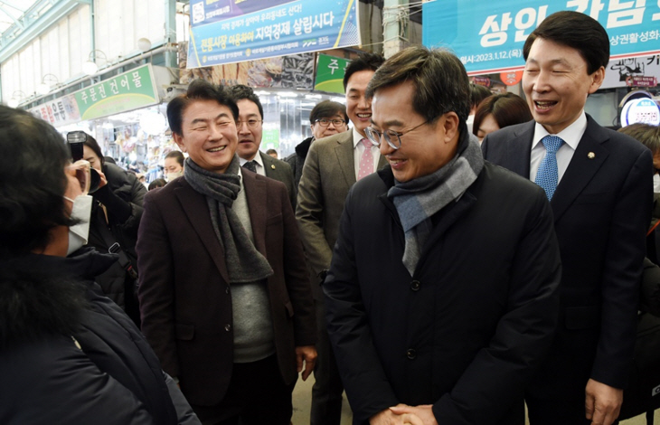 김동근 의정부시장-김동연 경기도지사 10일 제일시장 방문