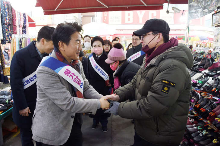 김동근 의정부시장 17일 설맞이 민생현장 전통시장 탐방