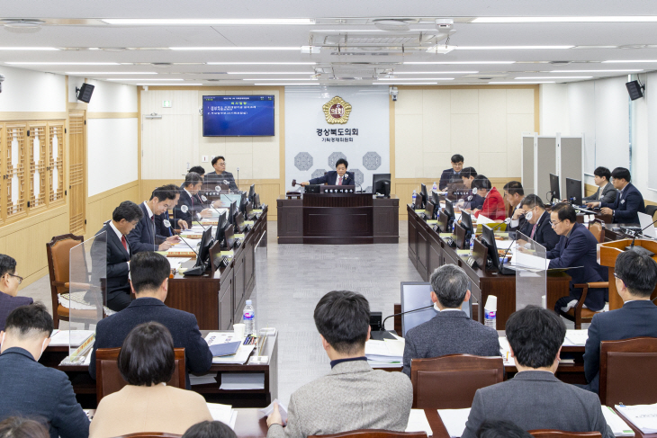 기획경제위원회 실·국의 2023년도 주요업무 보고 받아