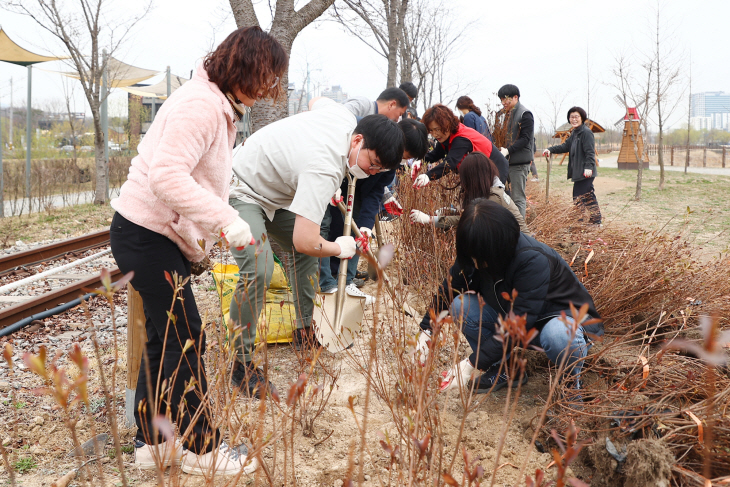 의왕시 23일 식목일 맞이 나무심기행사 개최