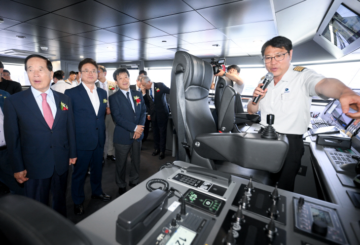 엘도라도 익스프레스 출항식을 개최 하고 있다.