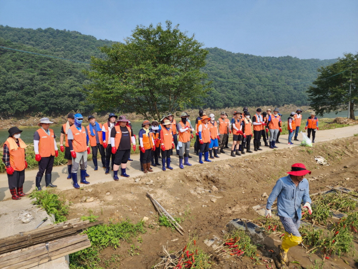 의왕시종합자원봉사센터 21일 충북 괴산군 수해복구 지원