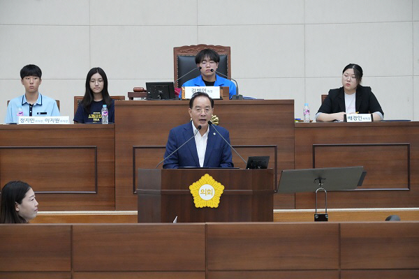 [포토] 하윤수 부산시교육감 27일 학생의회 정례회 참석