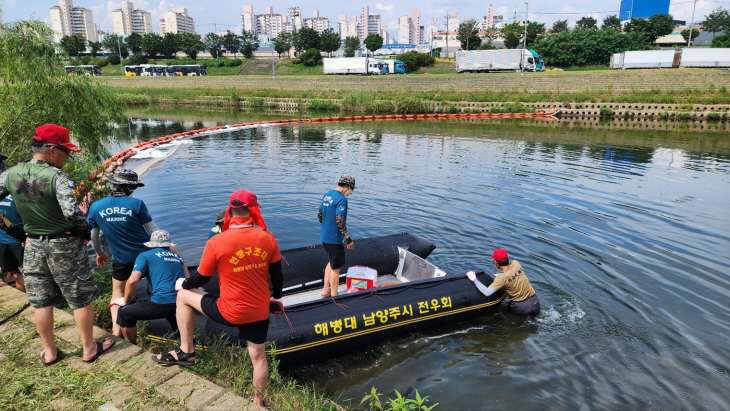 남양주시 민관 6일 사능천-왕숙천 기름유출 방재작업