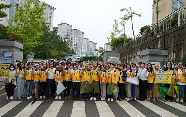 [포토] 하윤수 부산교육감, 학폭 예방 및 교권 회복 캠페인 참