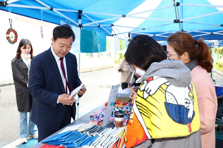 의왕시 희망나래장애인복지관 장애인복지기금 마련 바자회 개최