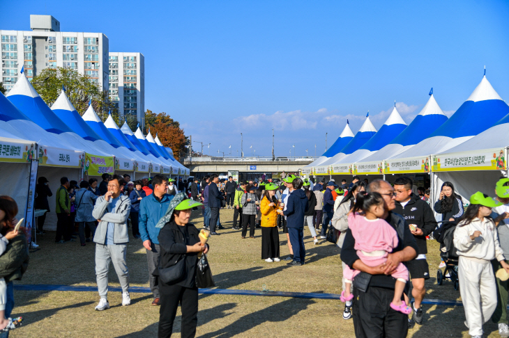 영주 농특산물을 구입하기 위한 방문객들로 붐볐다