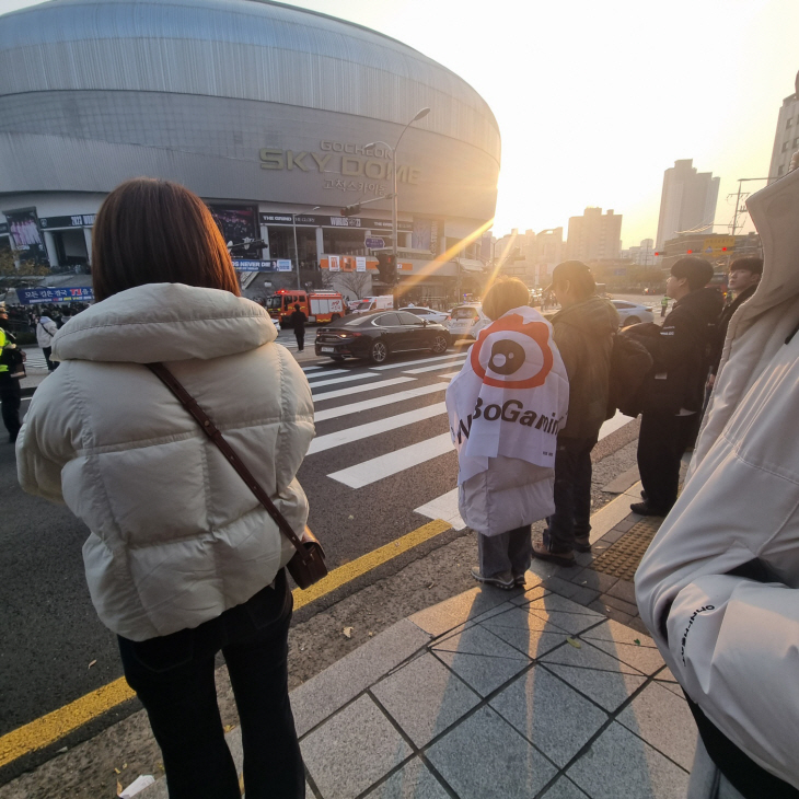 경기장 입구 전경