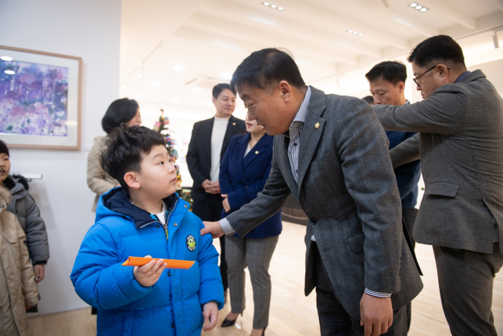 윤창철 양주시의회 의장 전시장 방문