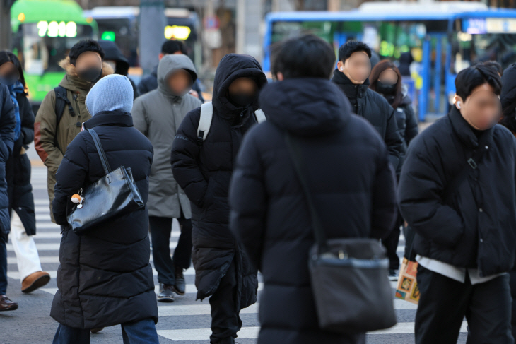 최강 한파 속 출근<YONHAP NO-0795>