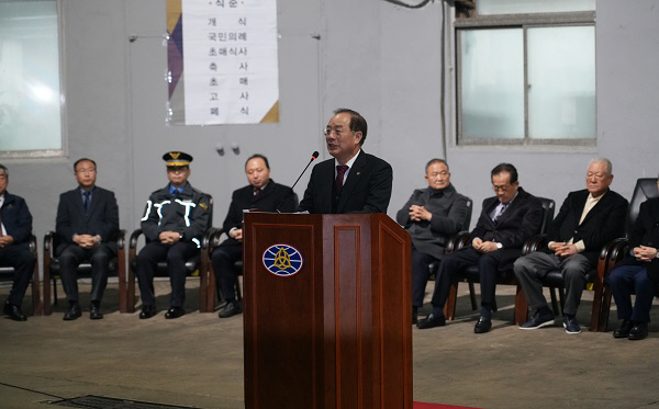 [포토] 하윤수 부산시교육감, 부산공동어시장 초매식 축하