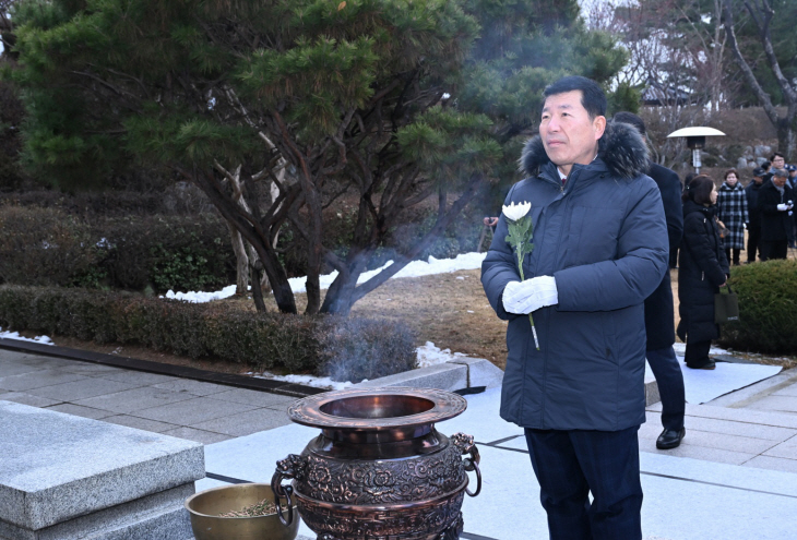 백경현 구리시장 2일 현충탑 헌화