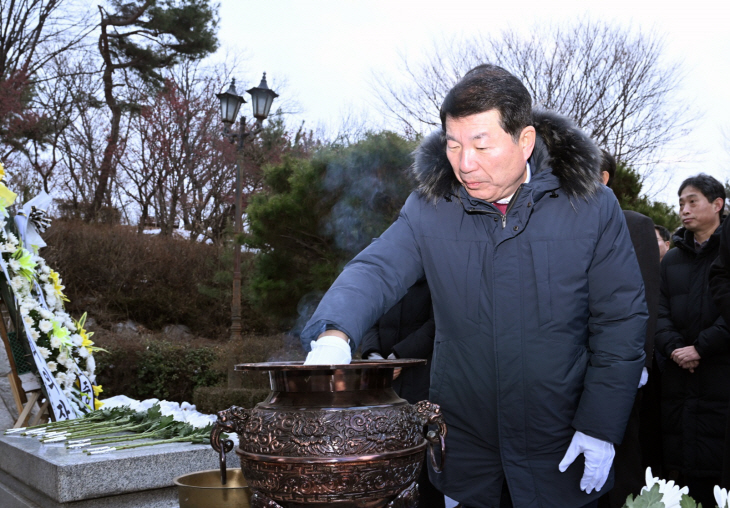 백경현 구리시장 2일 현충탑 분향