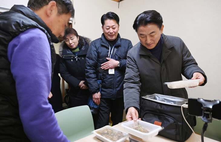 김동근 의정부시장 3일 갑진년 새해맞이 독거노인가정 격려방문