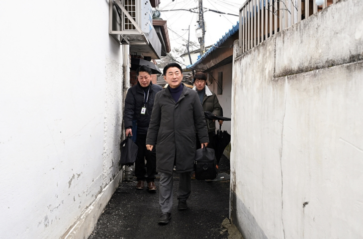 김동근 의정부시장 갑진년 새해맞이 독거노인가정 격려방문1