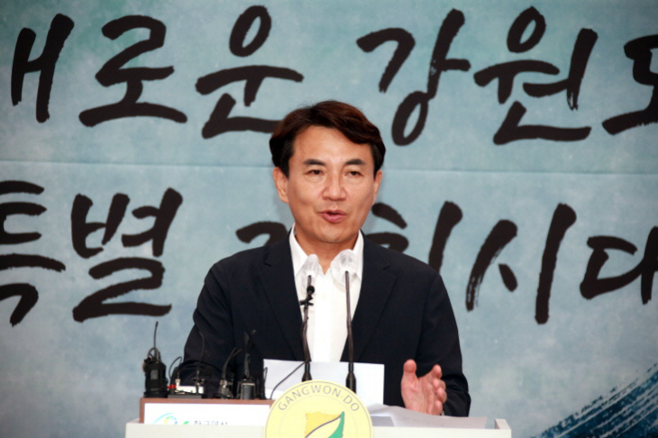 20220817 강원도 채무감축 김진태 도지사 기자브리핑 (5)