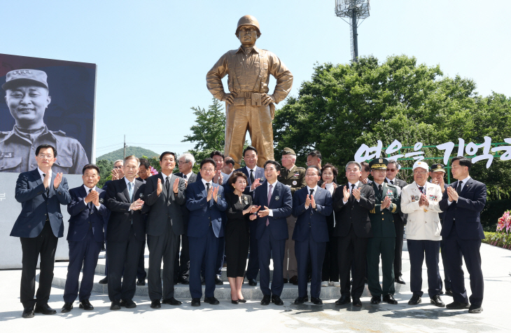 백선엽장군 동상 제막식