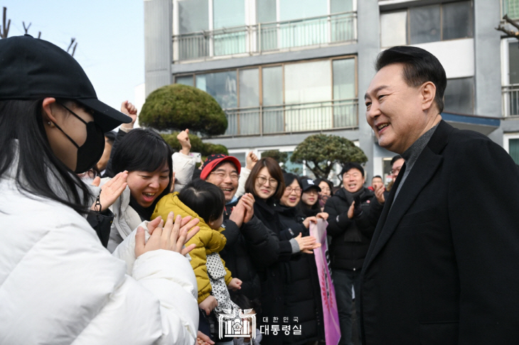 윤석열 대통령 고양특례시 일산신도시 백송마을5단지 방문