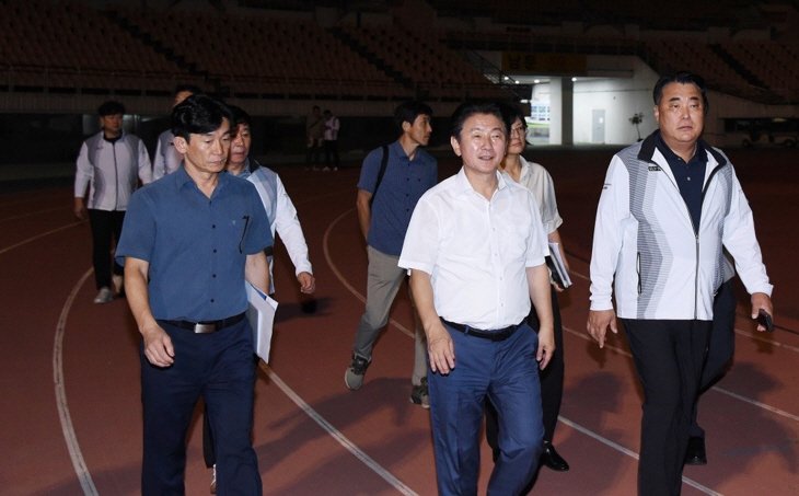 김동근 의정부시장 종합운동장 육상트랙 야간방문