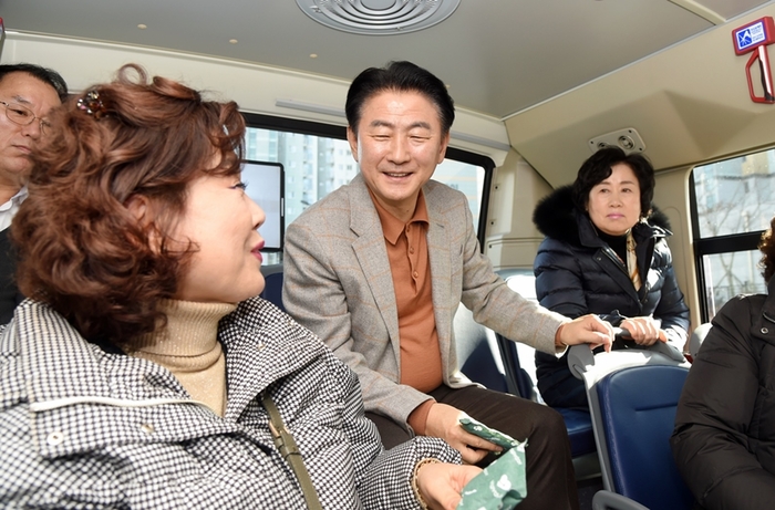 김동근 의정부시장 2일 의정부01번 공공버스 시승