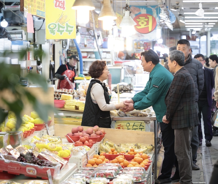 임병택 시흥시장 2일 '설맞이 정왕시장' 응원-격려방문