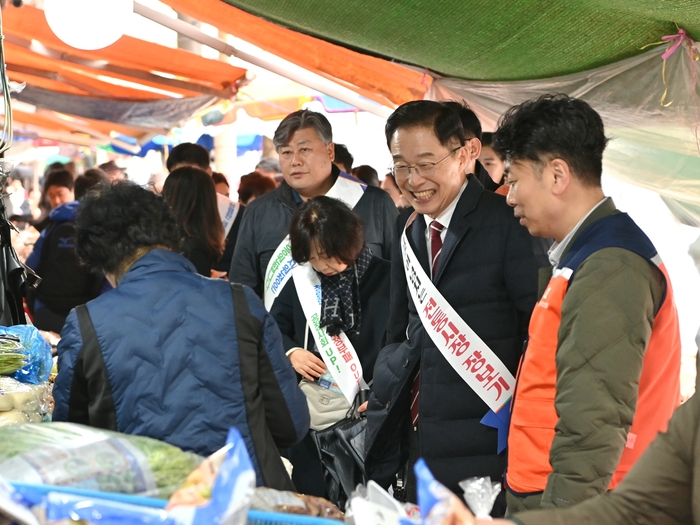 임종식교육감 김천황금시장에서 전통시장 장보기