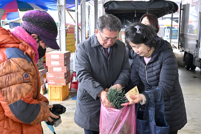 의흥시장방문 격려 및 장보기