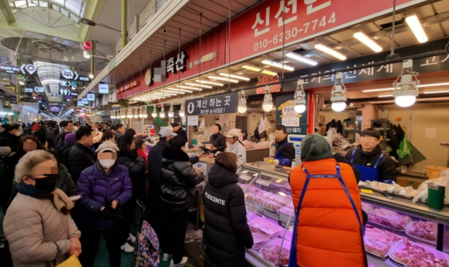 전통시장 정육점 한우 구매 인파