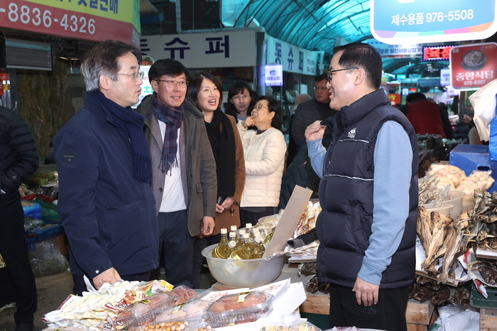 이동환 고양특례시장 8일 설맞이 일산시장 방문