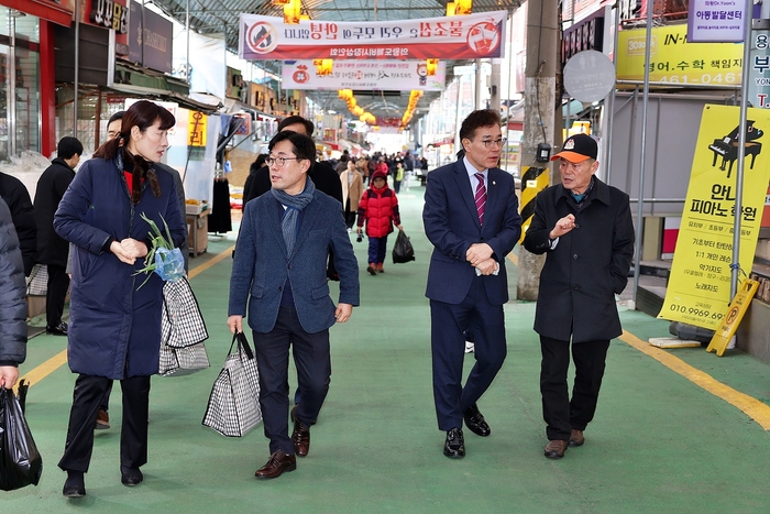 의왕시의회 7일 설맞이 부곡도깨비시장 민생탐방