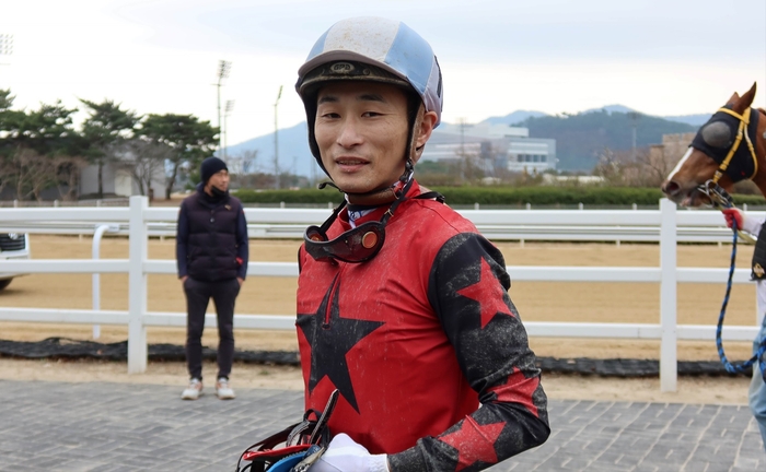 렛츠런파크 부산경남, 일본인 기수 2인 데뷔 '첫 승 신고'