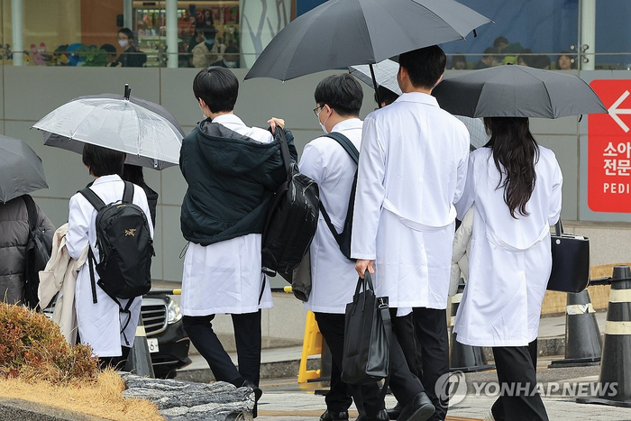 전공의 집단사직 시작, 정부는 “진료유지명령