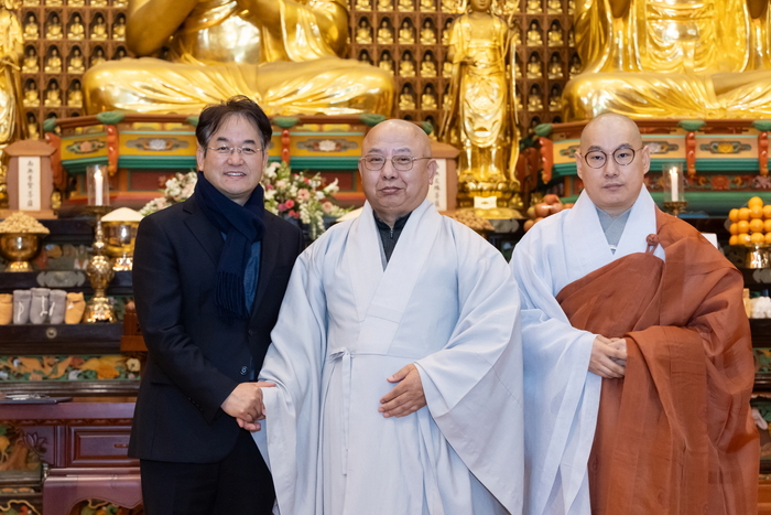 왼쪽부터 이동환 고양특례시장, 길상사 주지 보산 스님, 여래사 주지 각심 스님