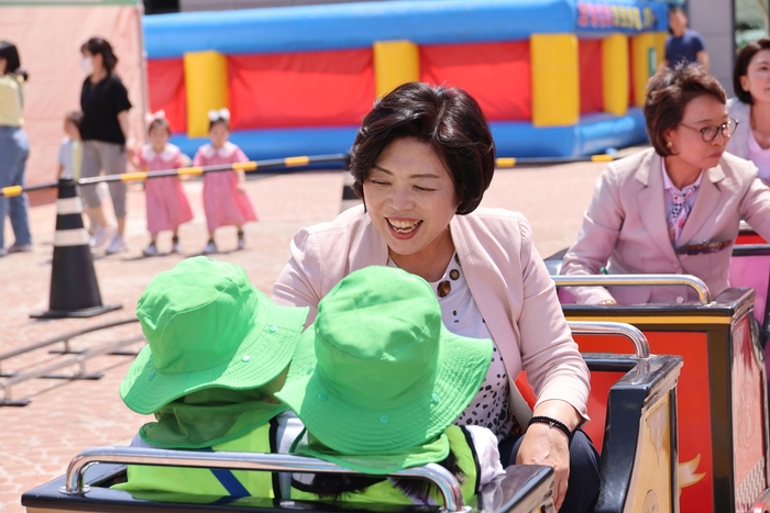 신계용 과천시장 작년 5월 과천시 어린이 안전축제 참석