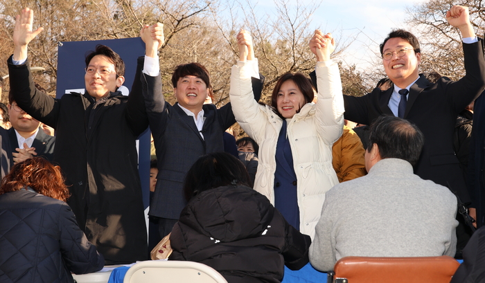 '개혁신당' 창당 전 대구 수성못을 찾았던 이준석 대표와 이기인·허은아·천하람 최고위원.연합뉴스