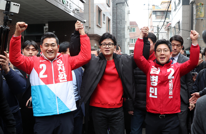 국민의힘 한동훈 비상대책위원장(한동훈)과 후보들.공동취재/연합뉴스