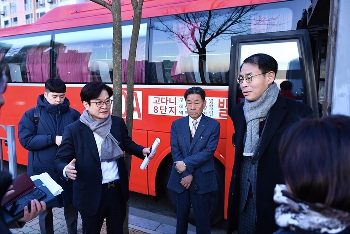 김병수 김포시장-강희업 대광위원장 4일 신설 광역버스 탑승