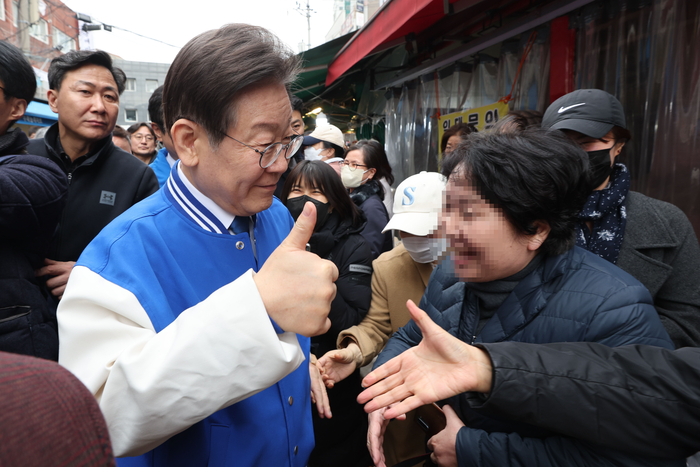 목동깨비시장 찾은 이재명 대표