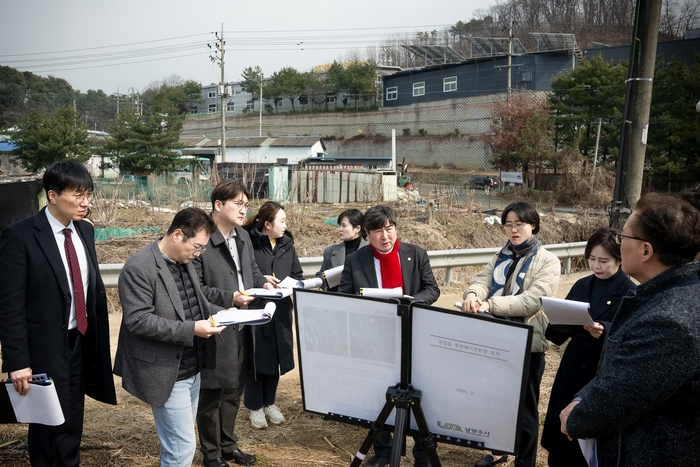 남양주시의회 자치행정위원회 7일 진접읍 풍양 배드민턴장 설치현장 점검