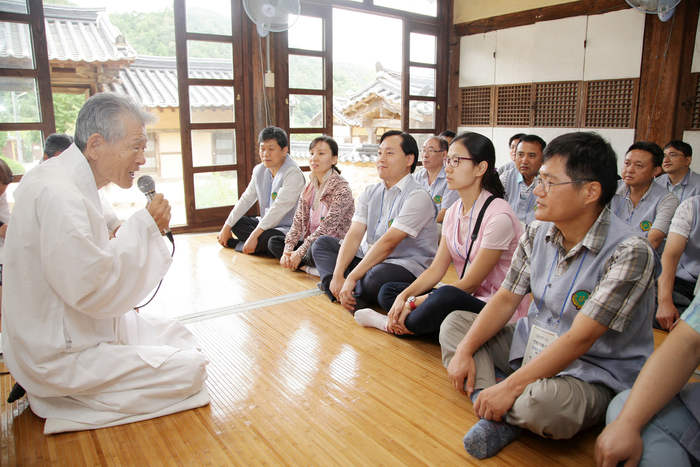 도산서원선비문화수련원 퇴계종손과의 대화 장면