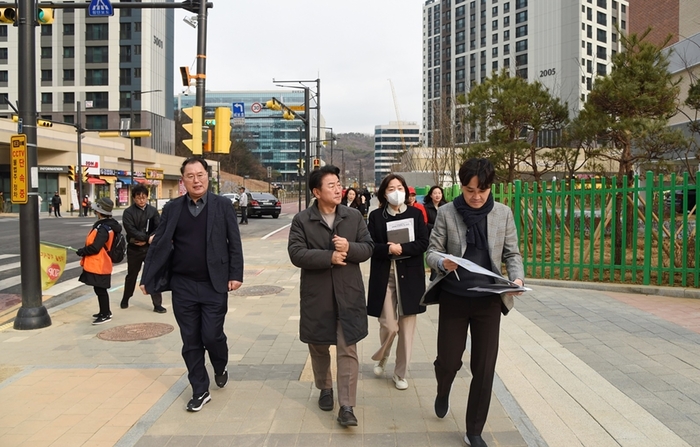 김동근 의정부시장 19일 고산초등학교 안전 통학로 현장점검