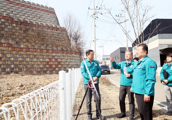 김경일 파주시장 22일 축현산업단지 법면 옹벽 현장점검